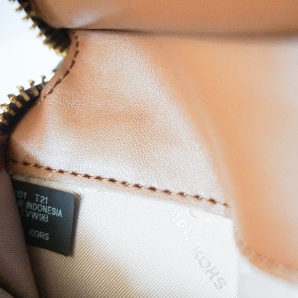 Michael Kors Jet Set Travel Large Phone Case Wallet Wristlet MK Brown - Picture 7 of 12